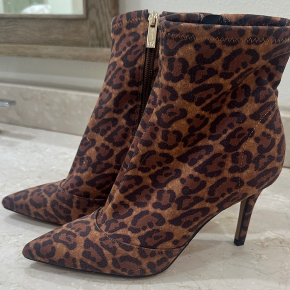 NWOT Jessica Simpson Leopard Print Stiletto Ankle Bootie size 6 - Picture 3 of 5